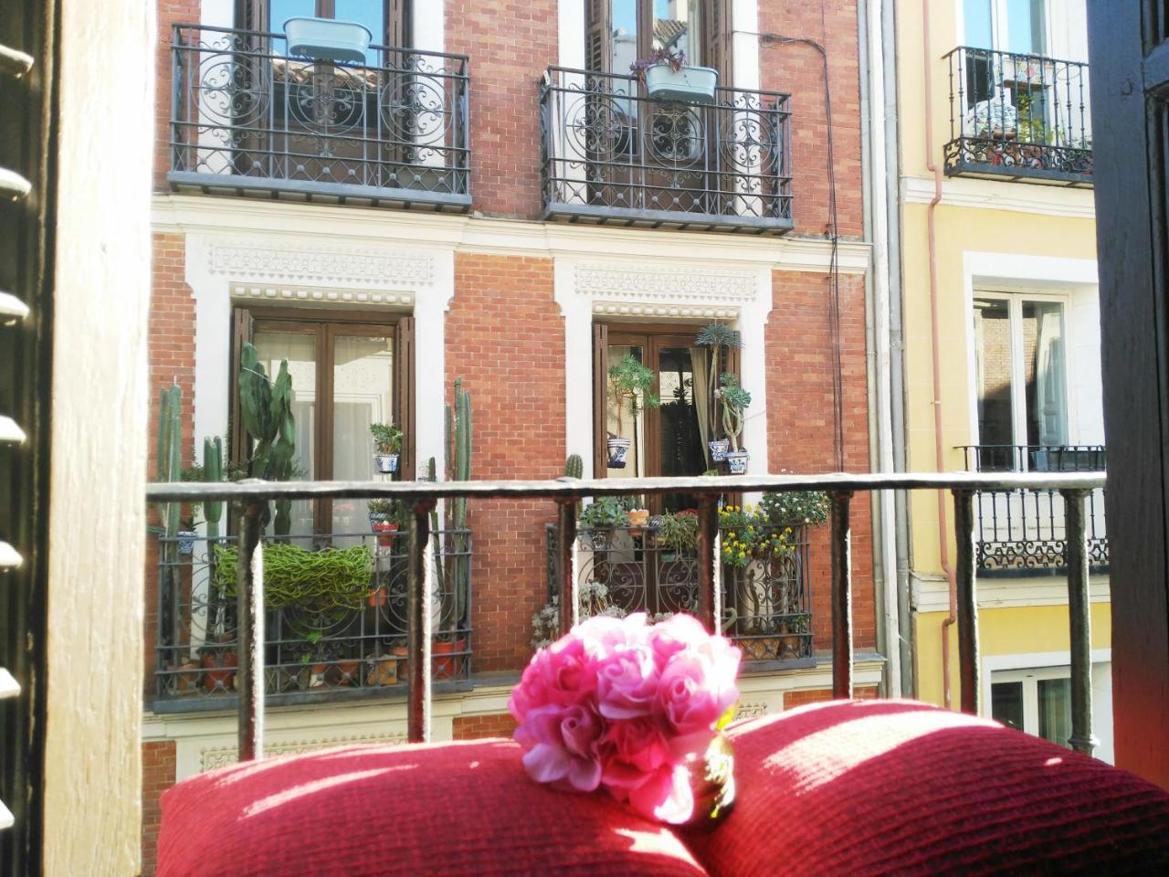 Hostal Bruna Paseo Del Prado Hotel Madrid Exterior photo